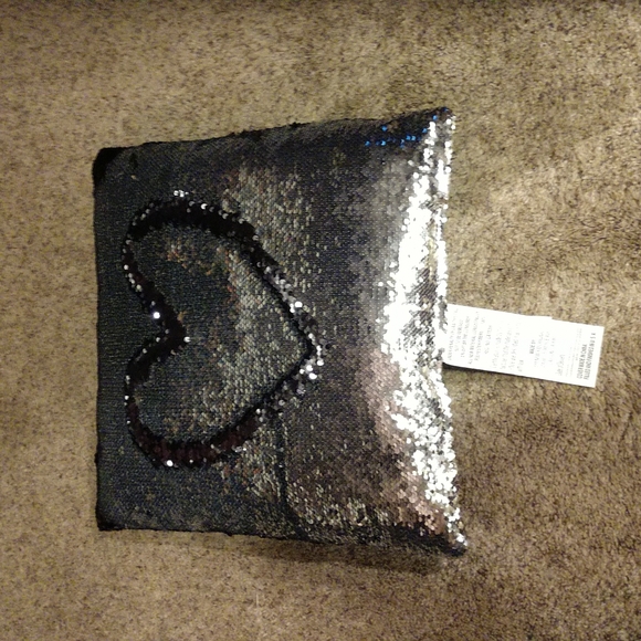 Pillow - Picture 2 of 3